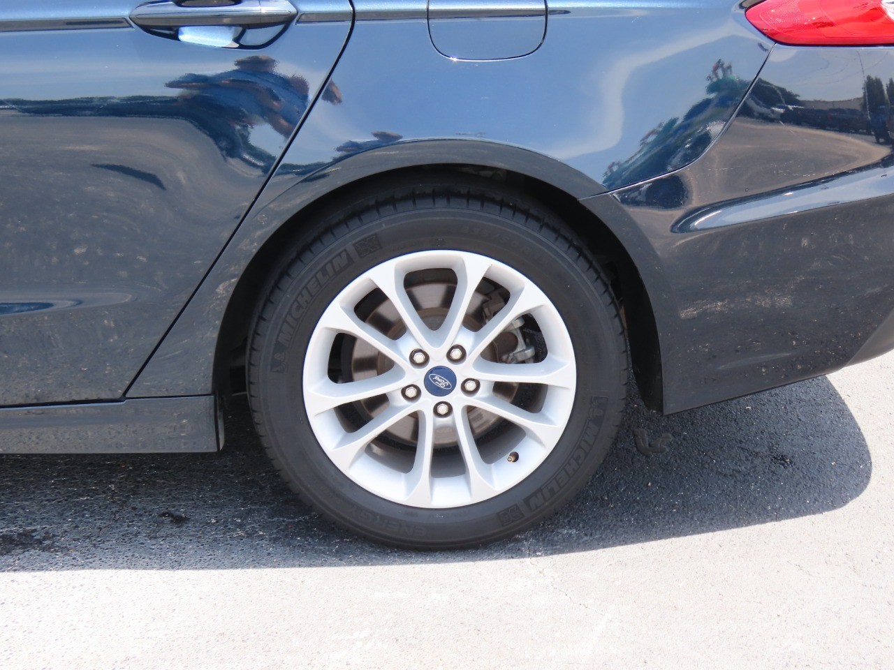 2020 Ford Fusion SE FWD photo