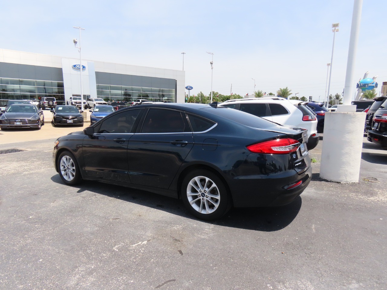 2020 Ford Fusion SE FWD photo