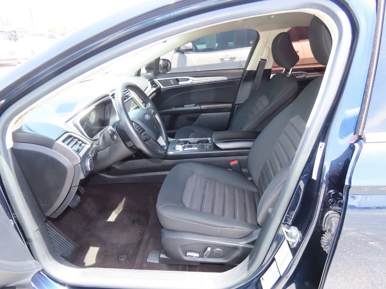 2020 Ford Fusion SE FWD photo
