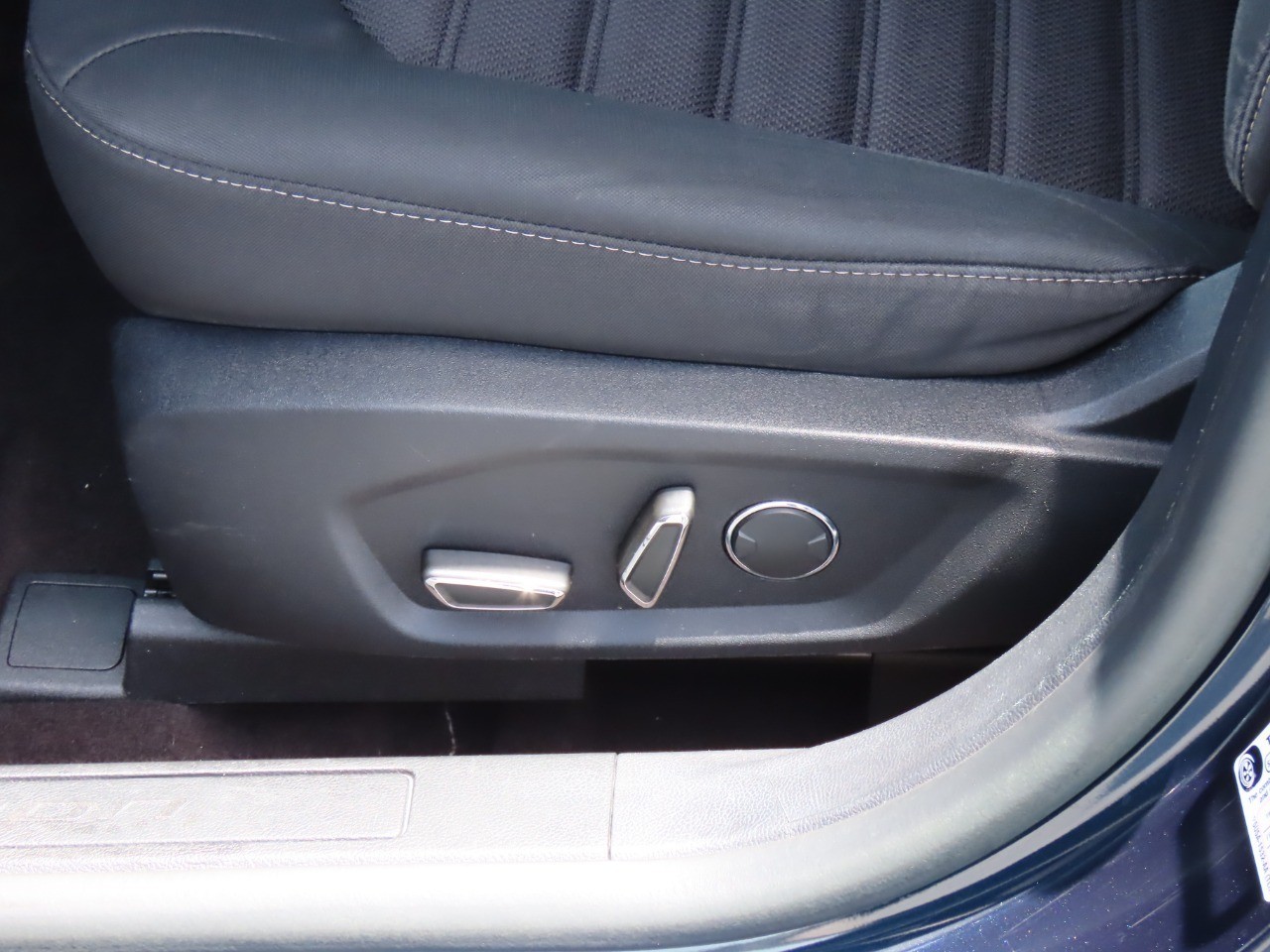 2020 Ford Fusion SE FWD photo