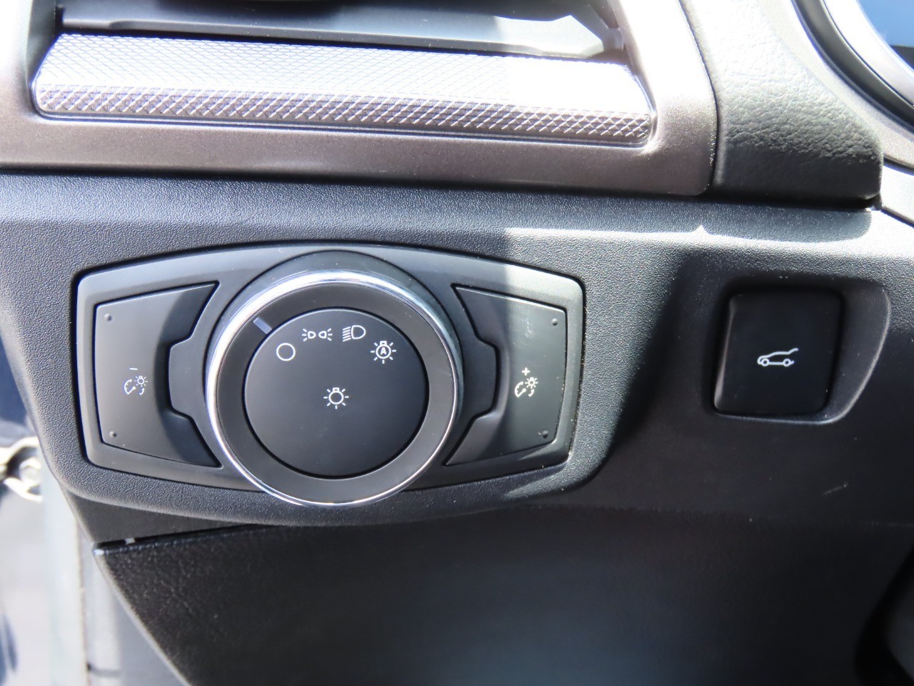 2020 Ford Fusion SE FWD photo