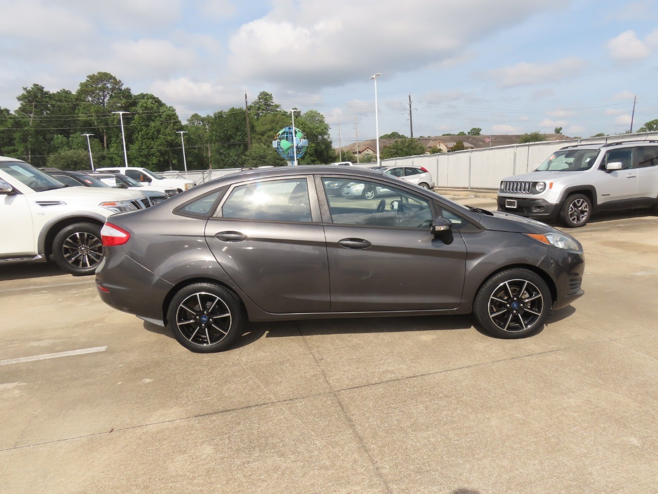2015 Ford Fiesta SE - 9