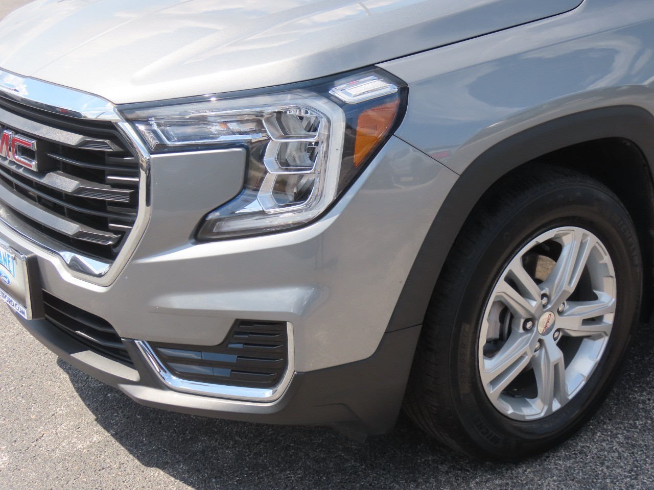 2024 GMC Terrain photo 3 of 33