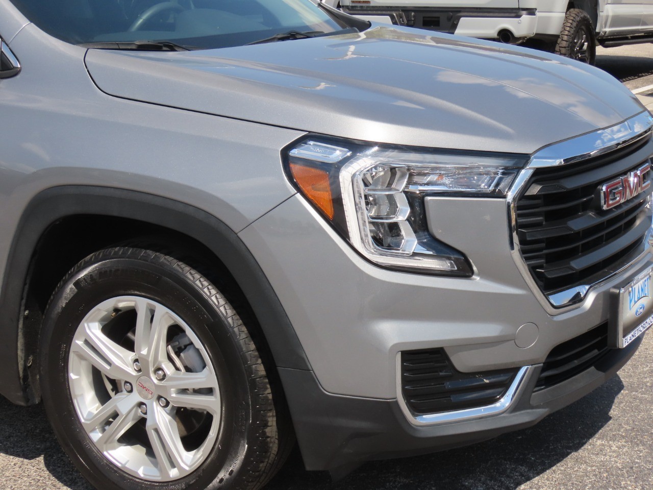 2024 GMC Terrain photo 6 of 33