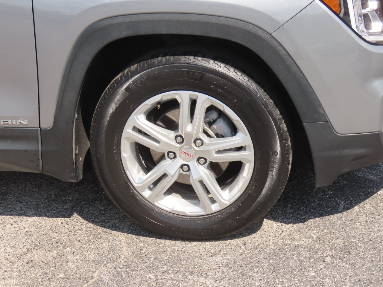 2024 GMC Terrain photo 9 of 33