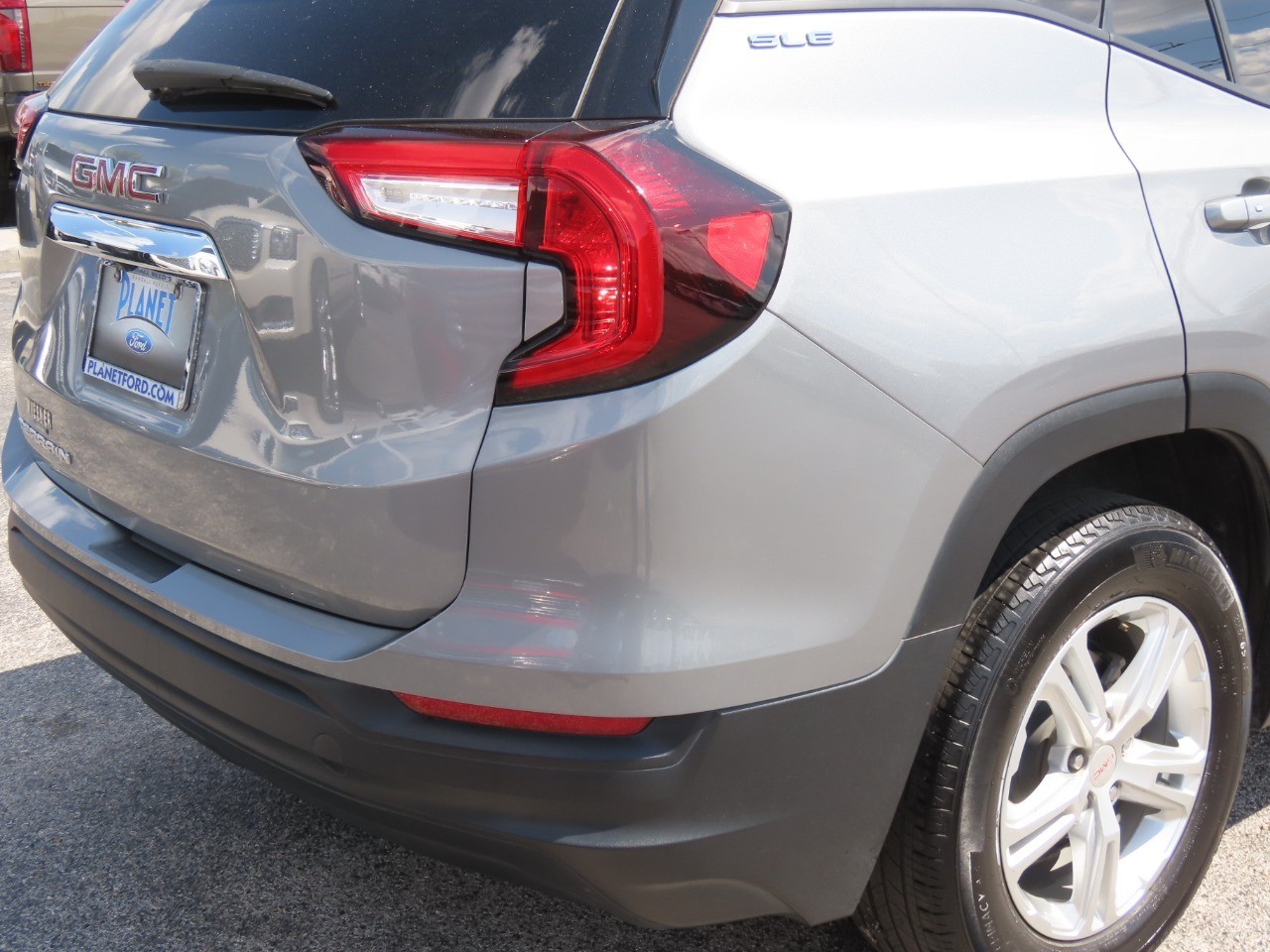 2024 GMC Terrain photo 12 of 33