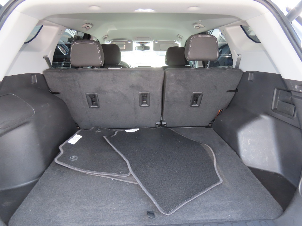 2024 GMC Terrain photo 14 of 33