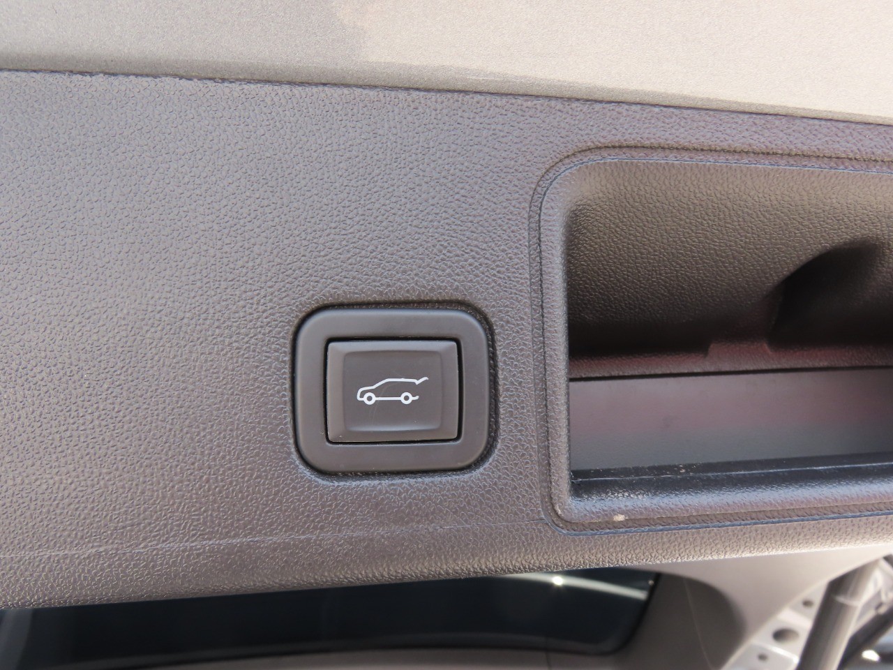 2024 GMC Terrain photo 15 of 33
