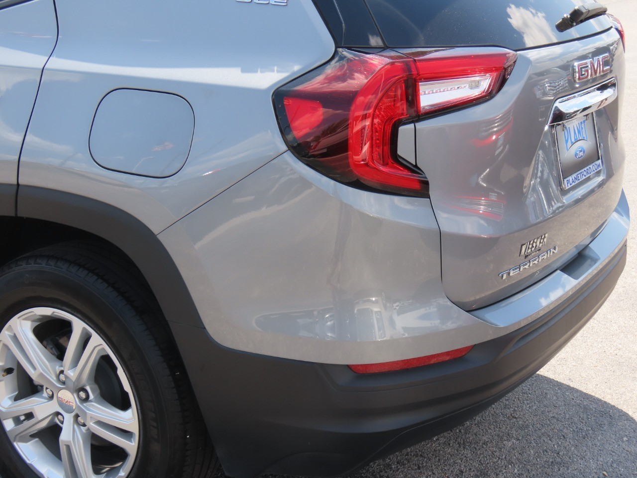 2024 GMC Terrain photo 16 of 33