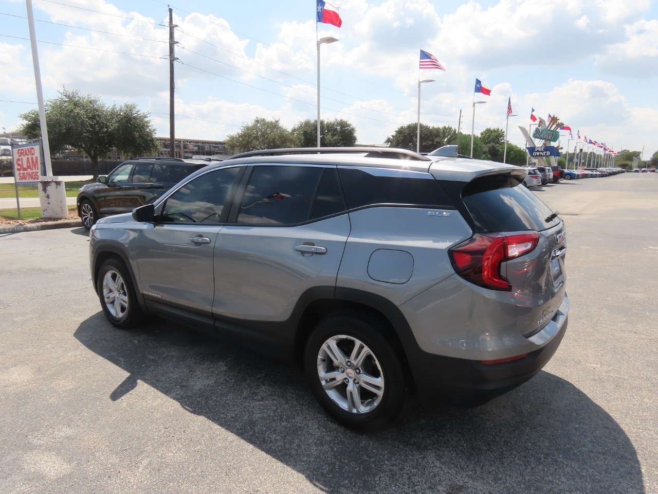 2024 GMC Terrain photo 17 of 33