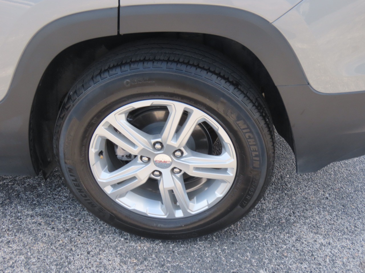 2024 GMC Terrain photo 18 of 33