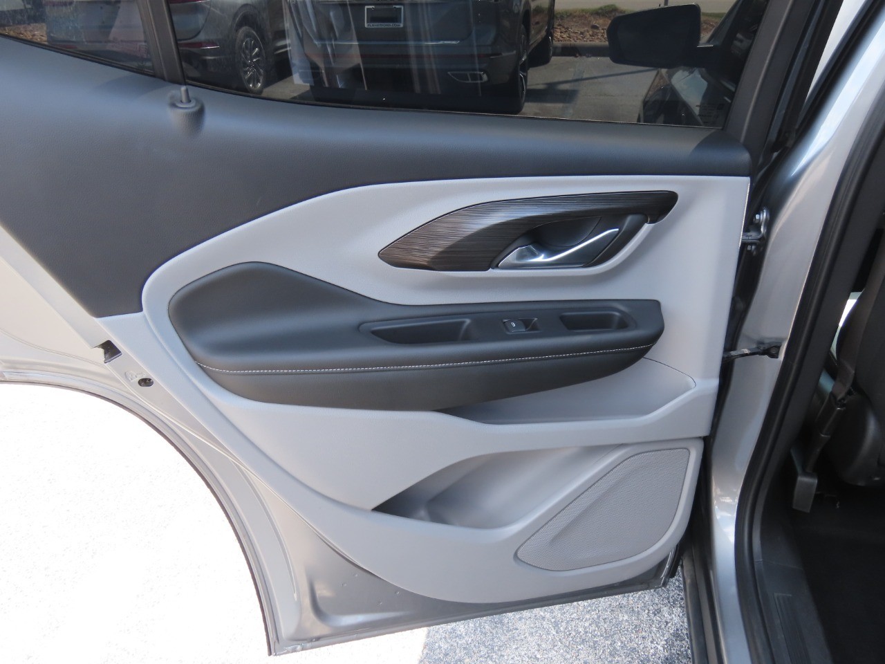 2024 GMC Terrain photo 20 of 33