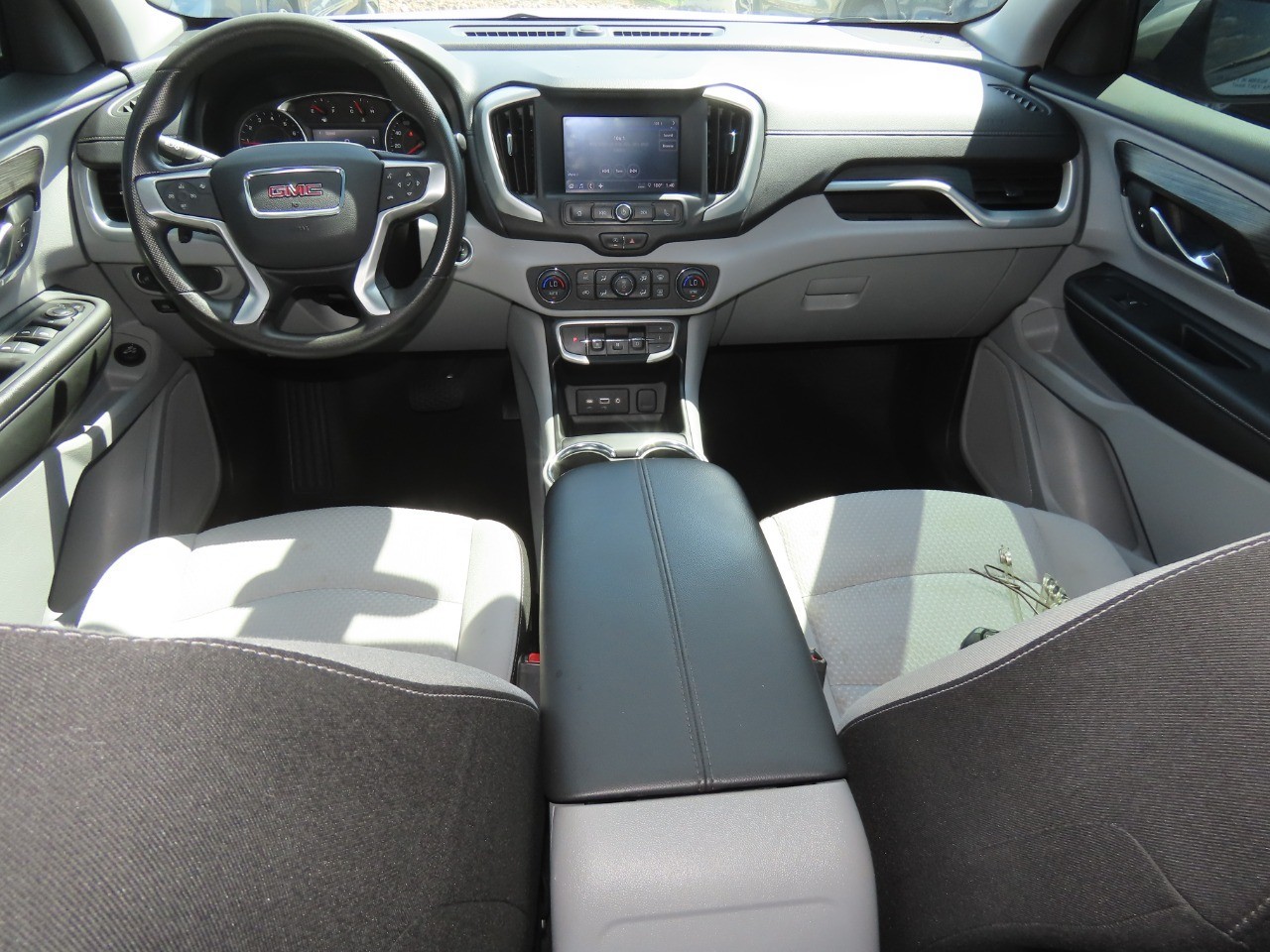 2024 GMC Terrain photo 24 of 33
