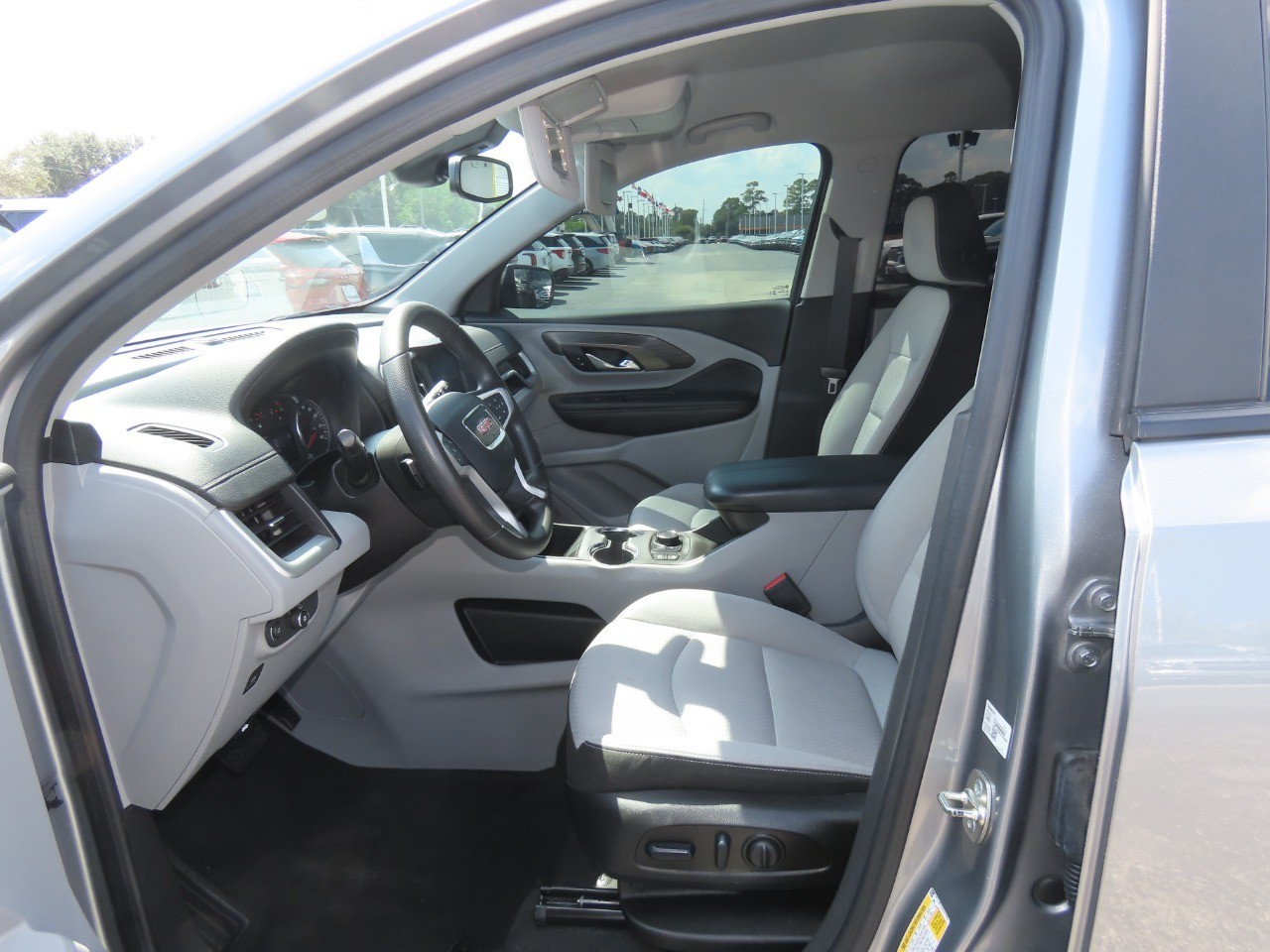 2024 GMC Terrain photo 26 of 33