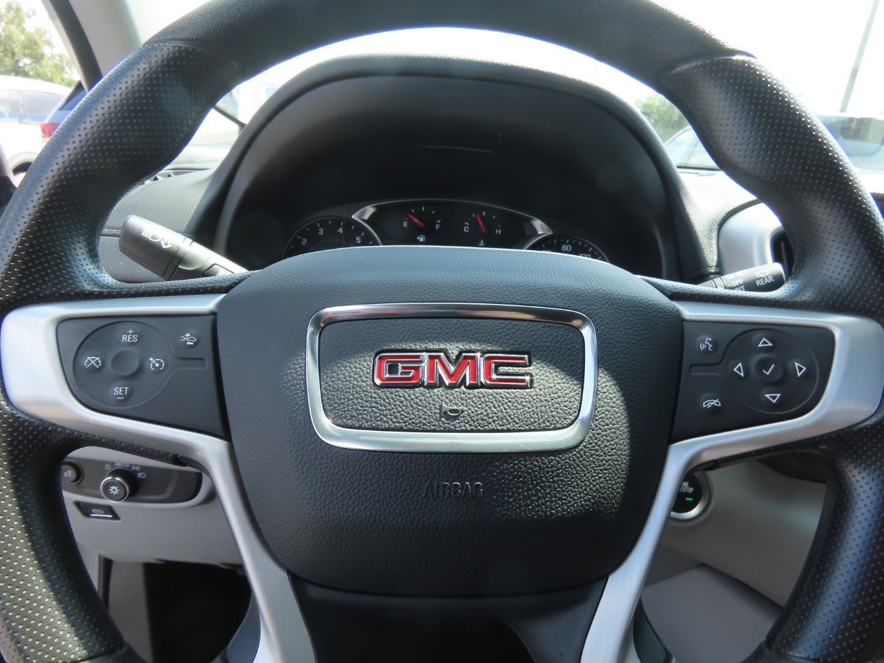 2024 GMC Terrain photo 28 of 33