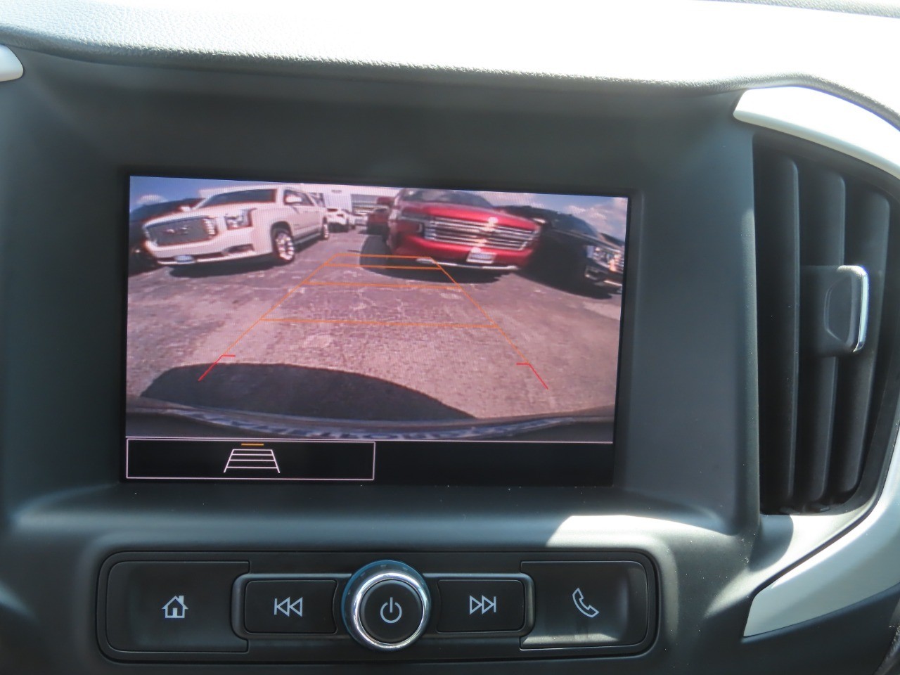 2024 GMC Terrain photo 32 of 33