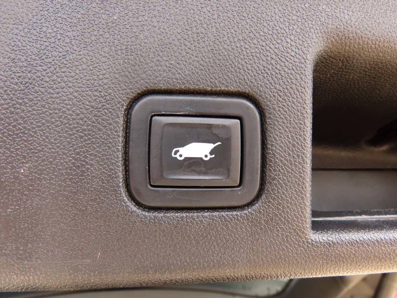 used 2020 Chevrolet Equinox car, priced at $14,999