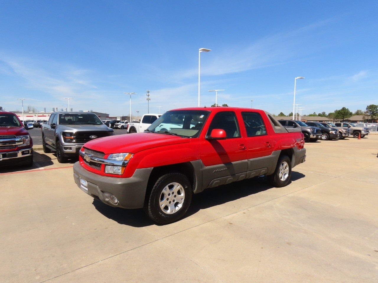 used 2002 Chevrolet Avalanche car, priced at $8,999