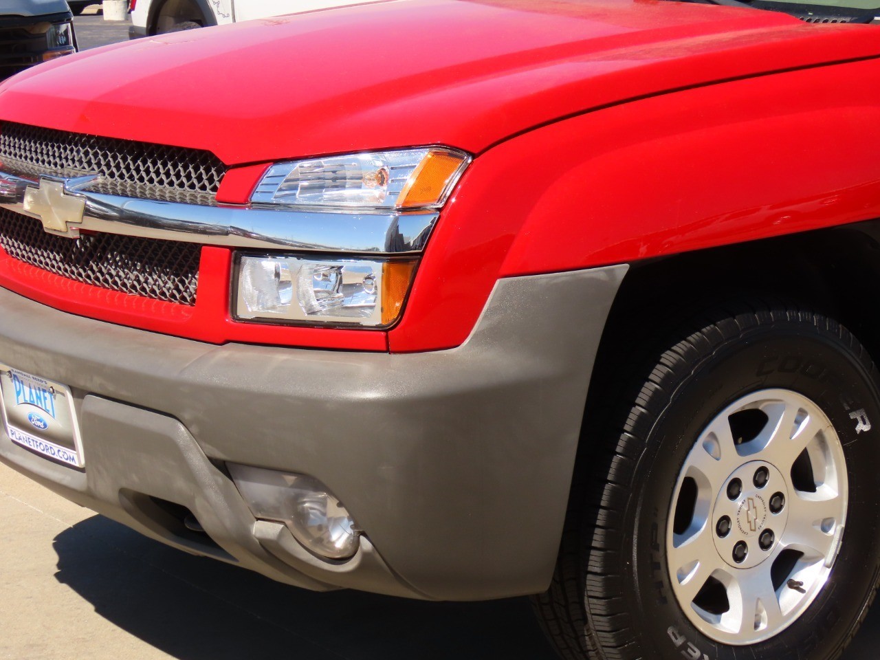 used 2002 Chevrolet Avalanche car, priced at $8,999