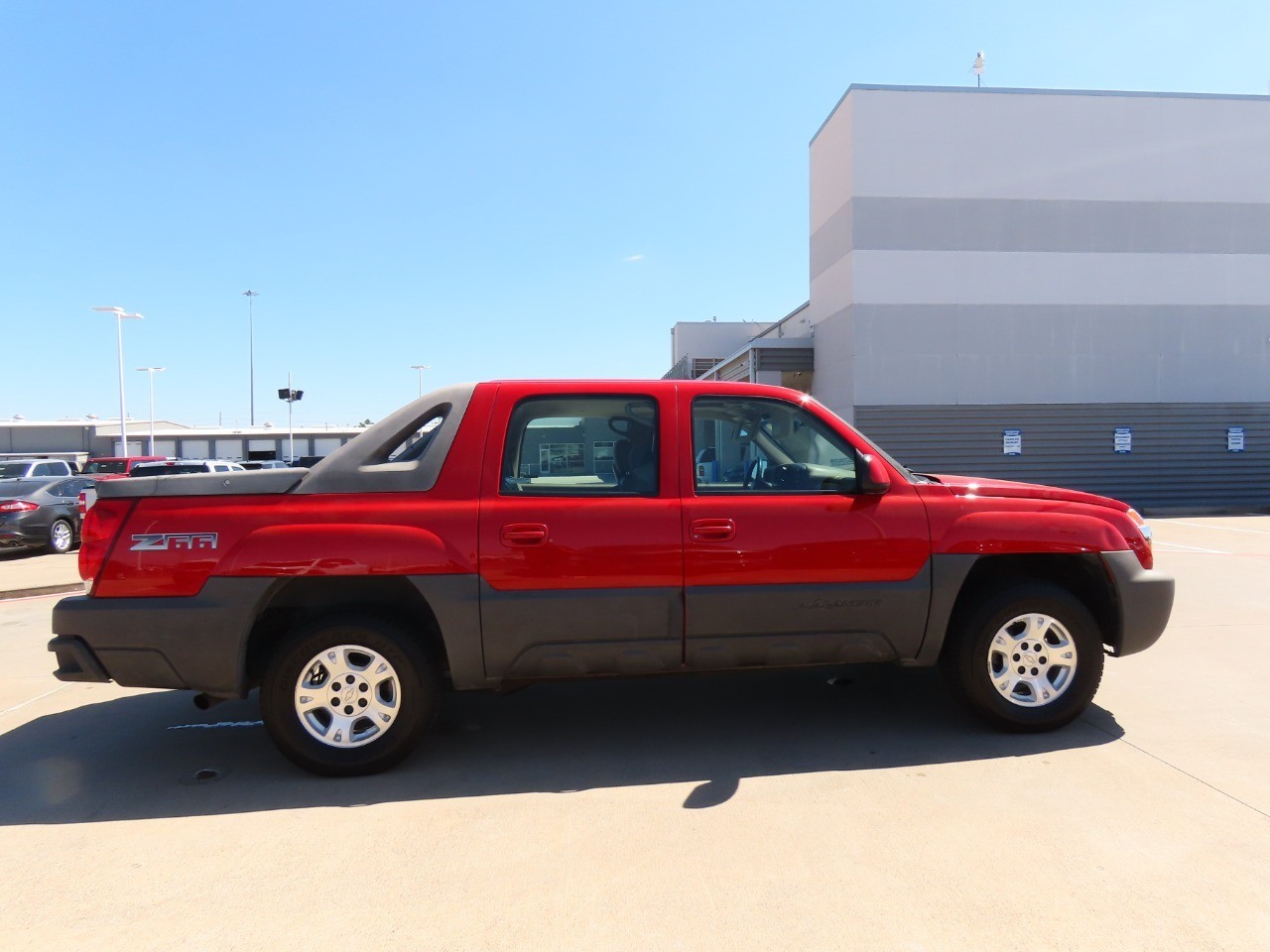 used 2002 Chevrolet Avalanche car, priced at $8,999