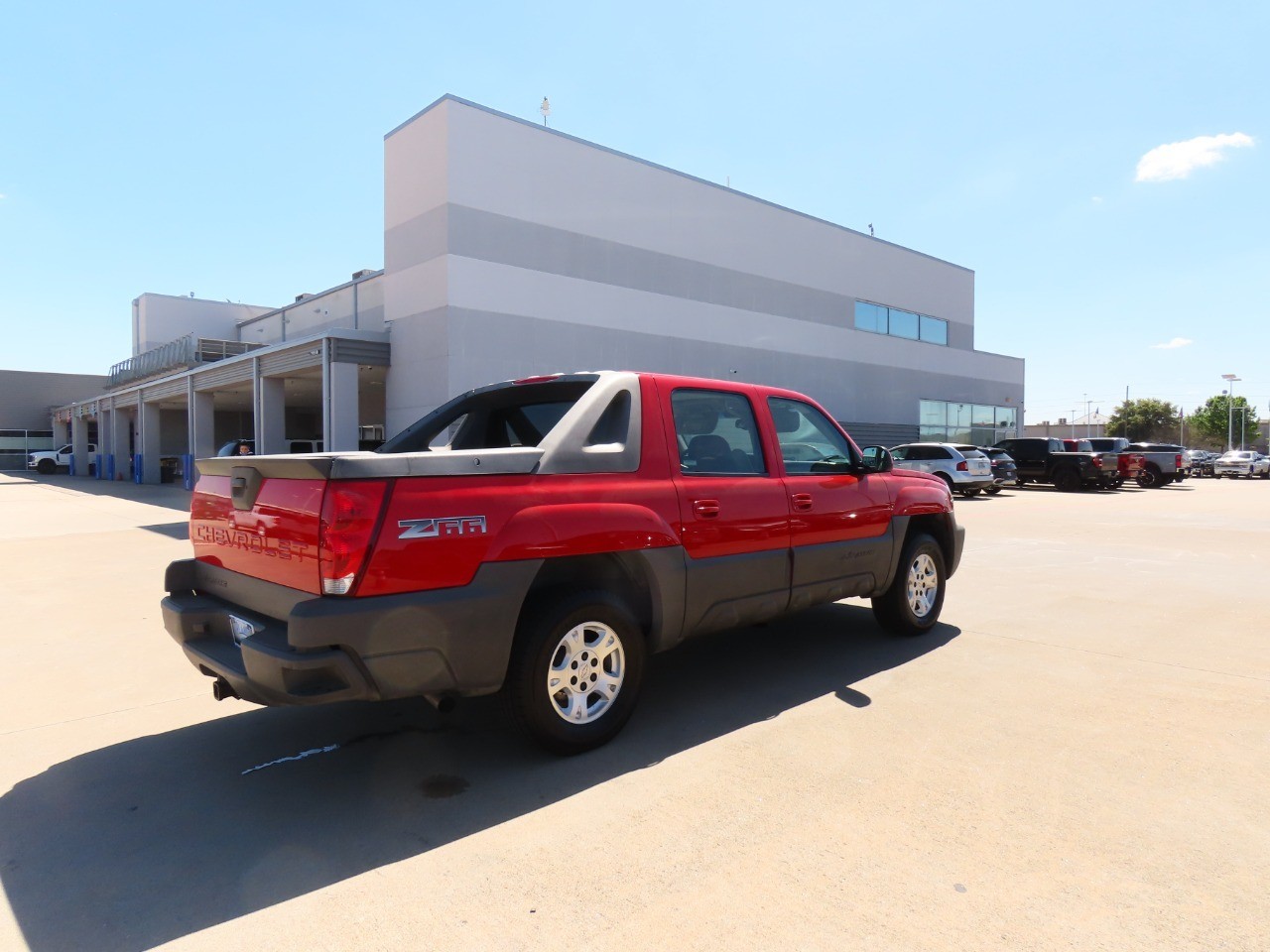 used 2002 Chevrolet Avalanche car, priced at $8,999