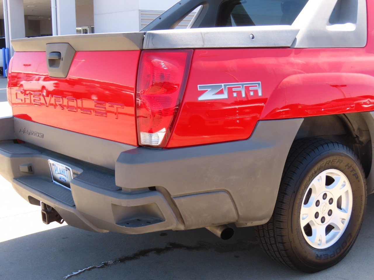 used 2002 Chevrolet Avalanche car, priced at $8,999