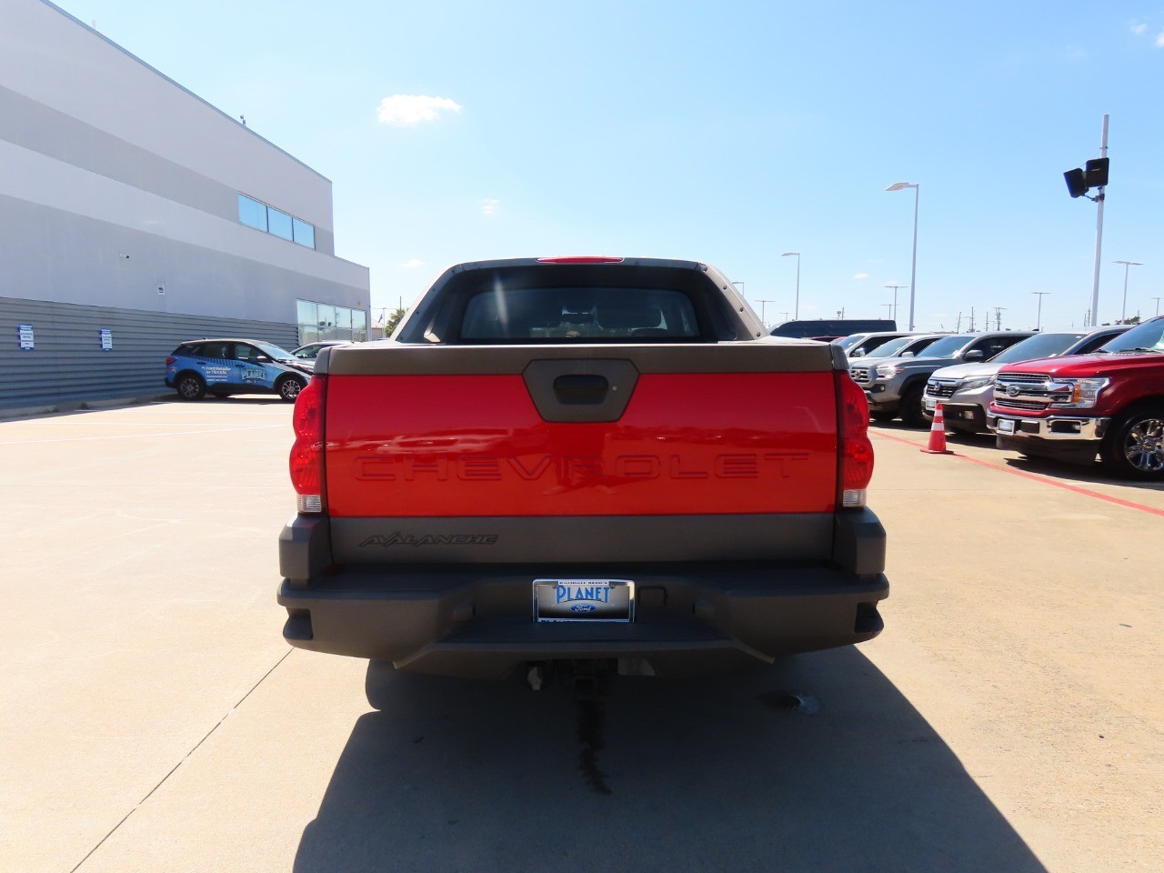 used 2002 Chevrolet Avalanche car, priced at $8,999