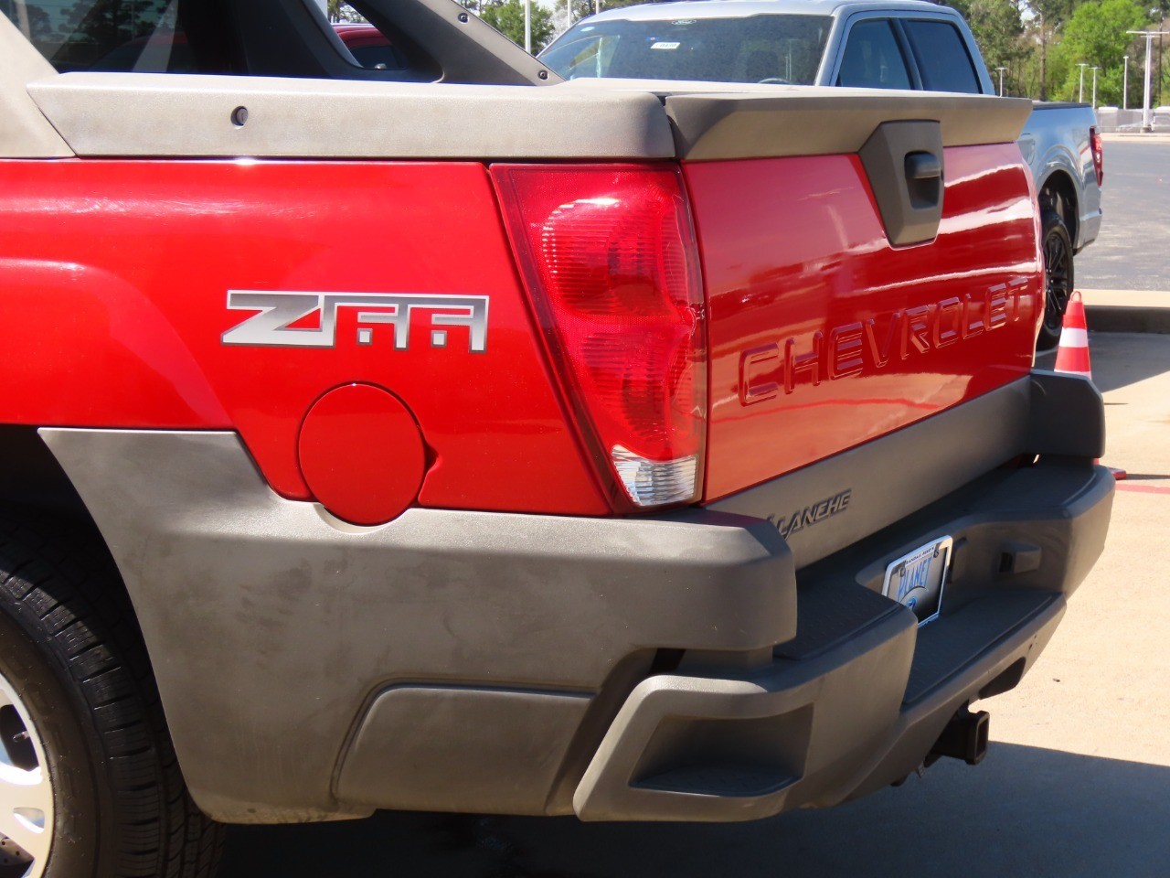 used 2002 Chevrolet Avalanche car, priced at $8,999