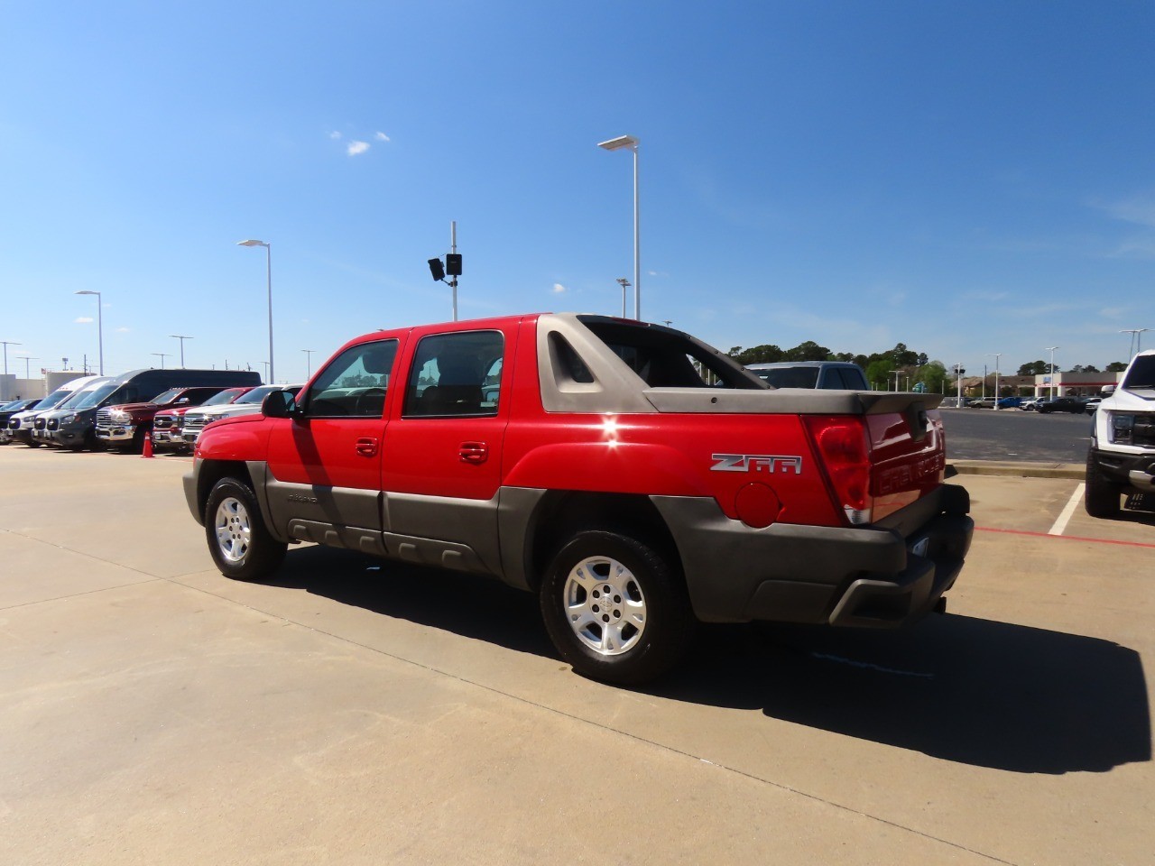 used 2002 Chevrolet Avalanche car, priced at $8,999