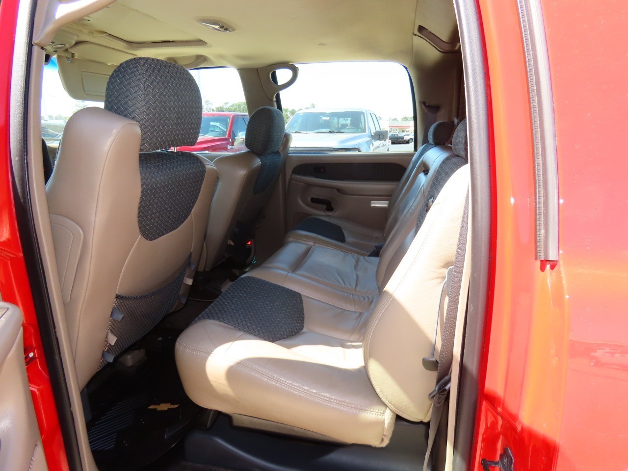 used 2002 Chevrolet Avalanche car, priced at $8,999