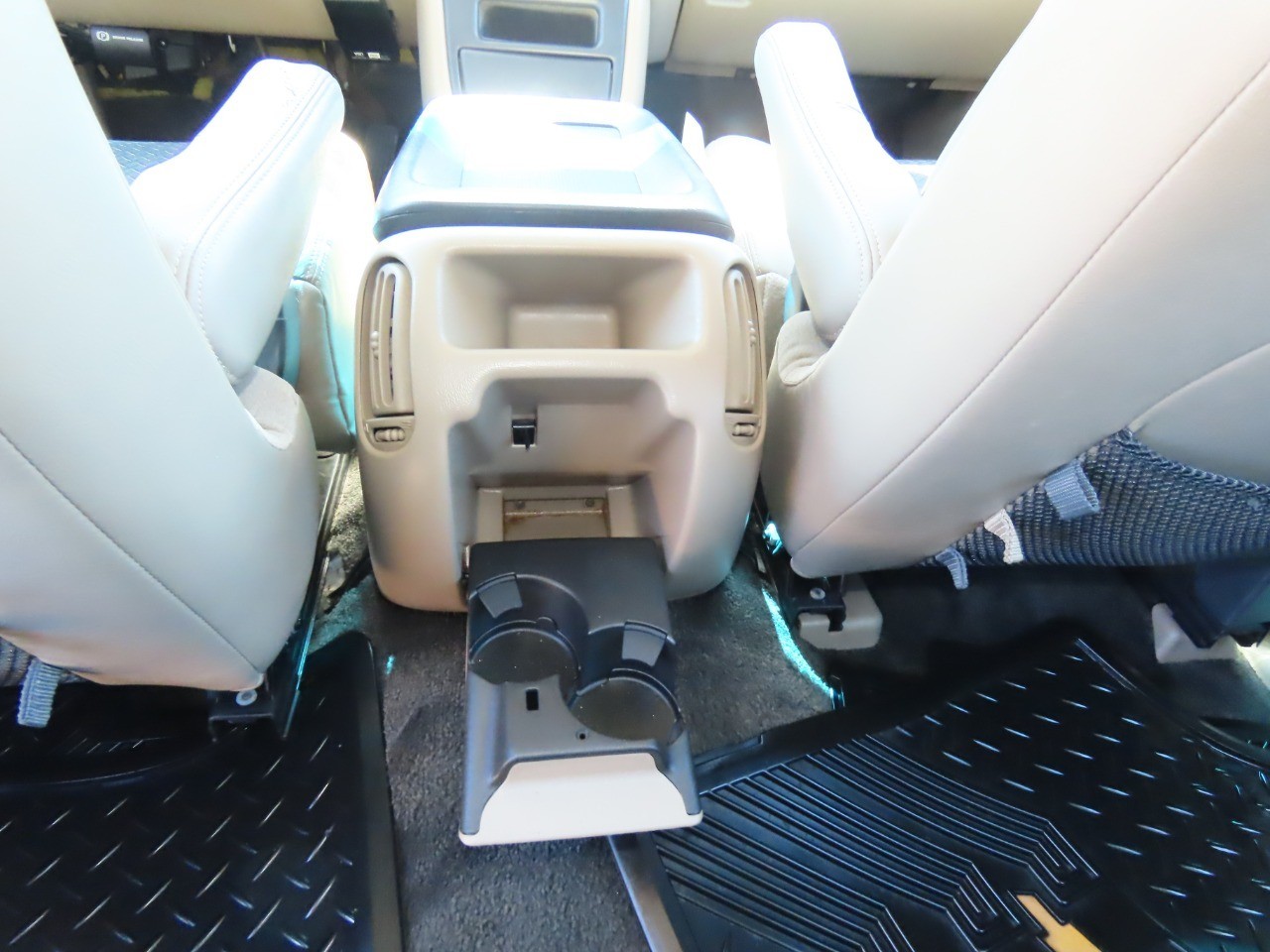 used 2002 Chevrolet Avalanche car, priced at $8,999