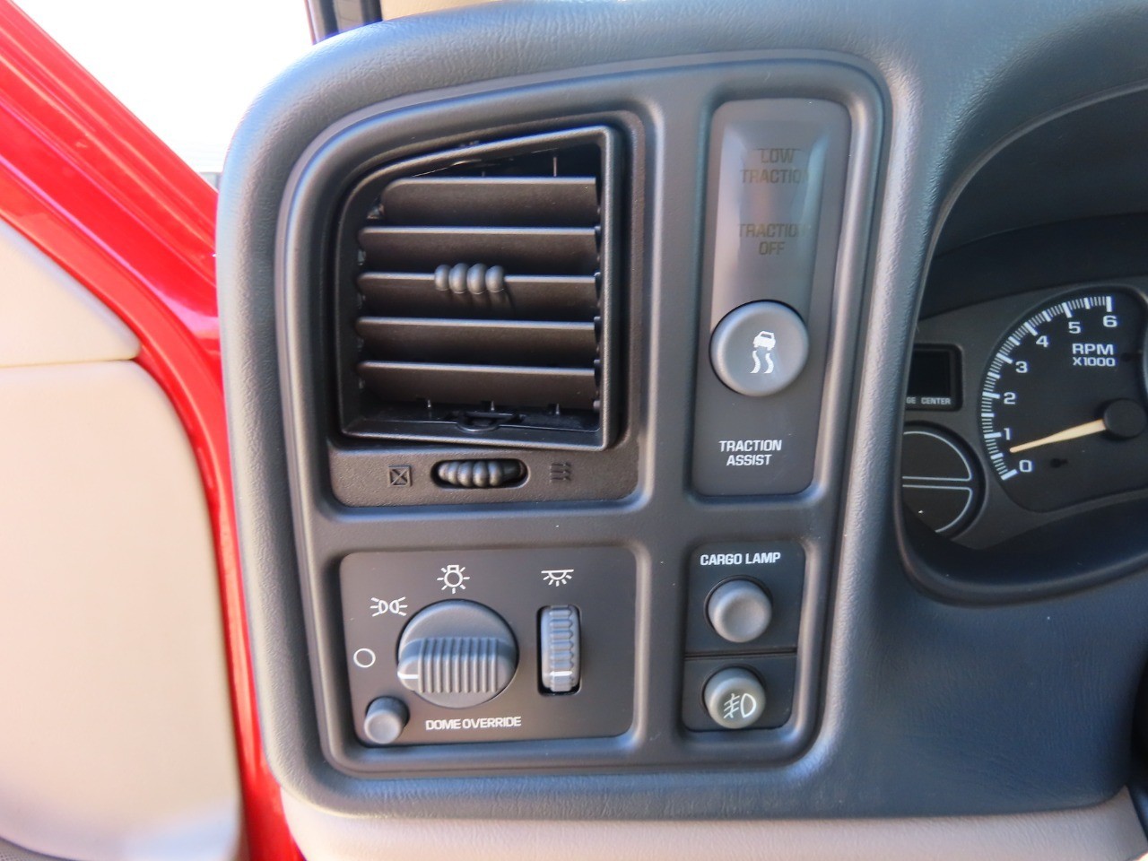 used 2002 Chevrolet Avalanche car, priced at $8,999