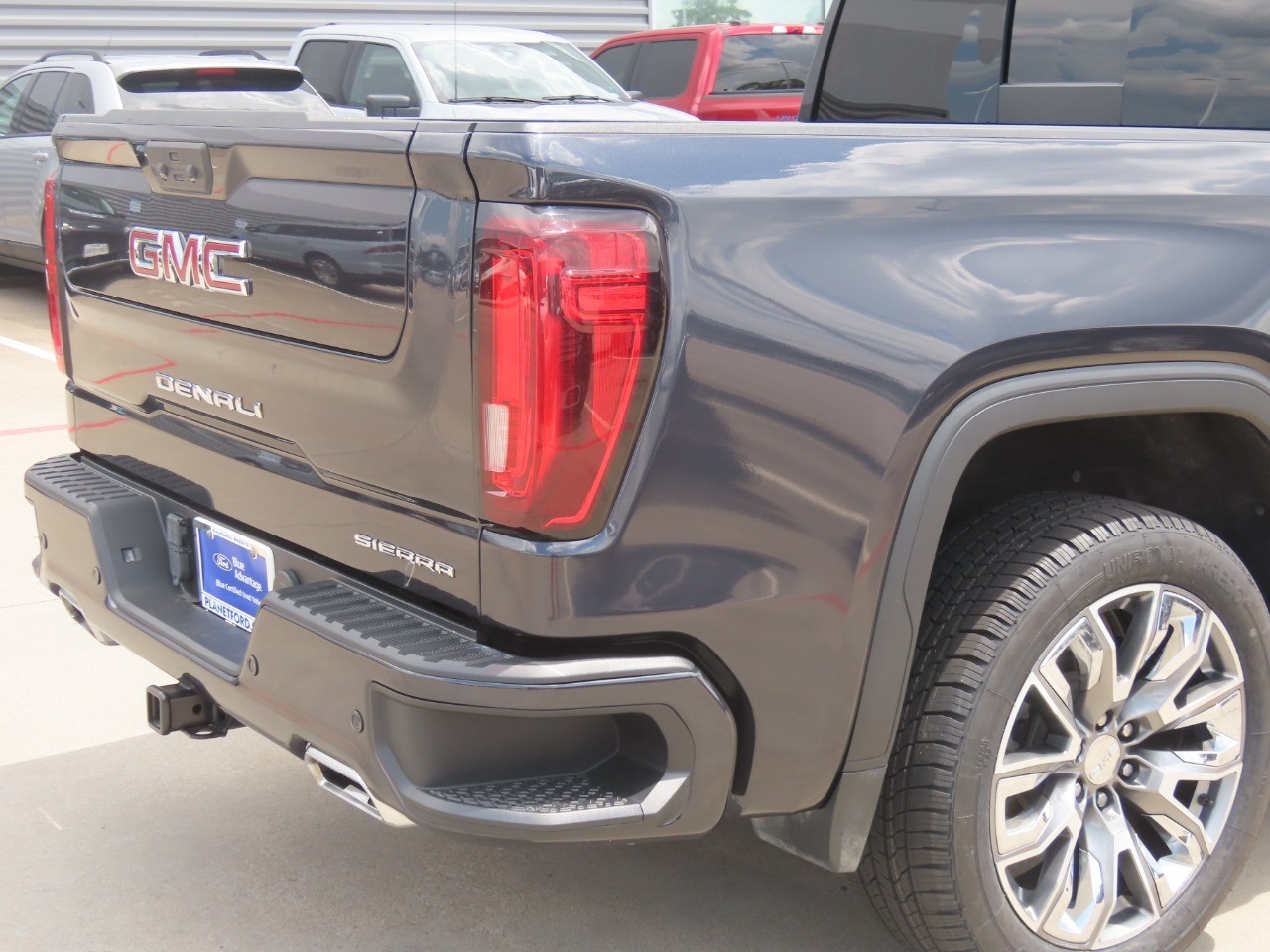 2023 GMC Sierra 1500 Denali - 11