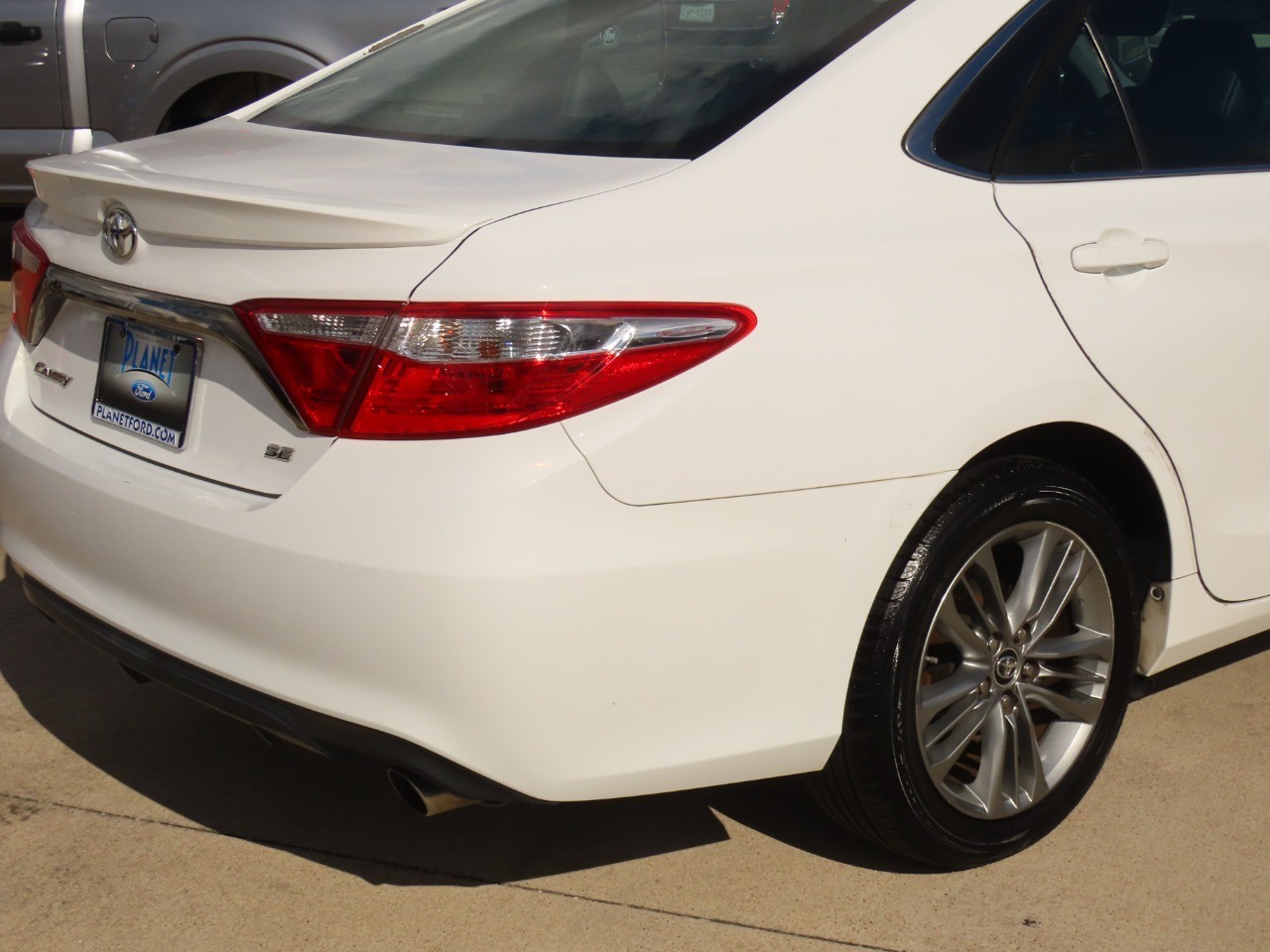 2015 Toyota Camry SE - 11