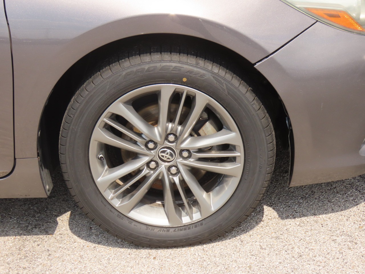 2016 Toyota Camry photo 9 of 30