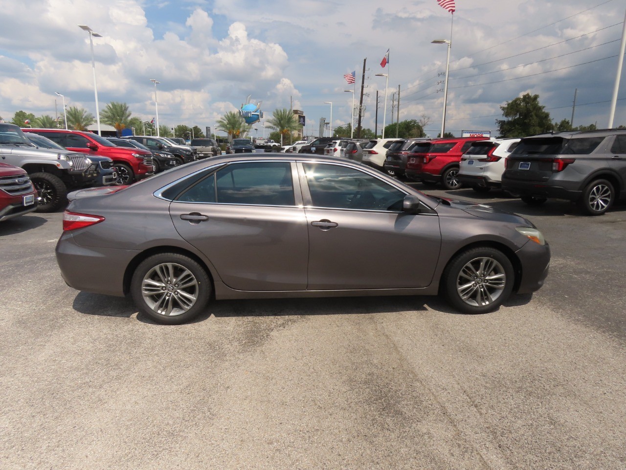 2016 Toyota Camry photo 10 of 30