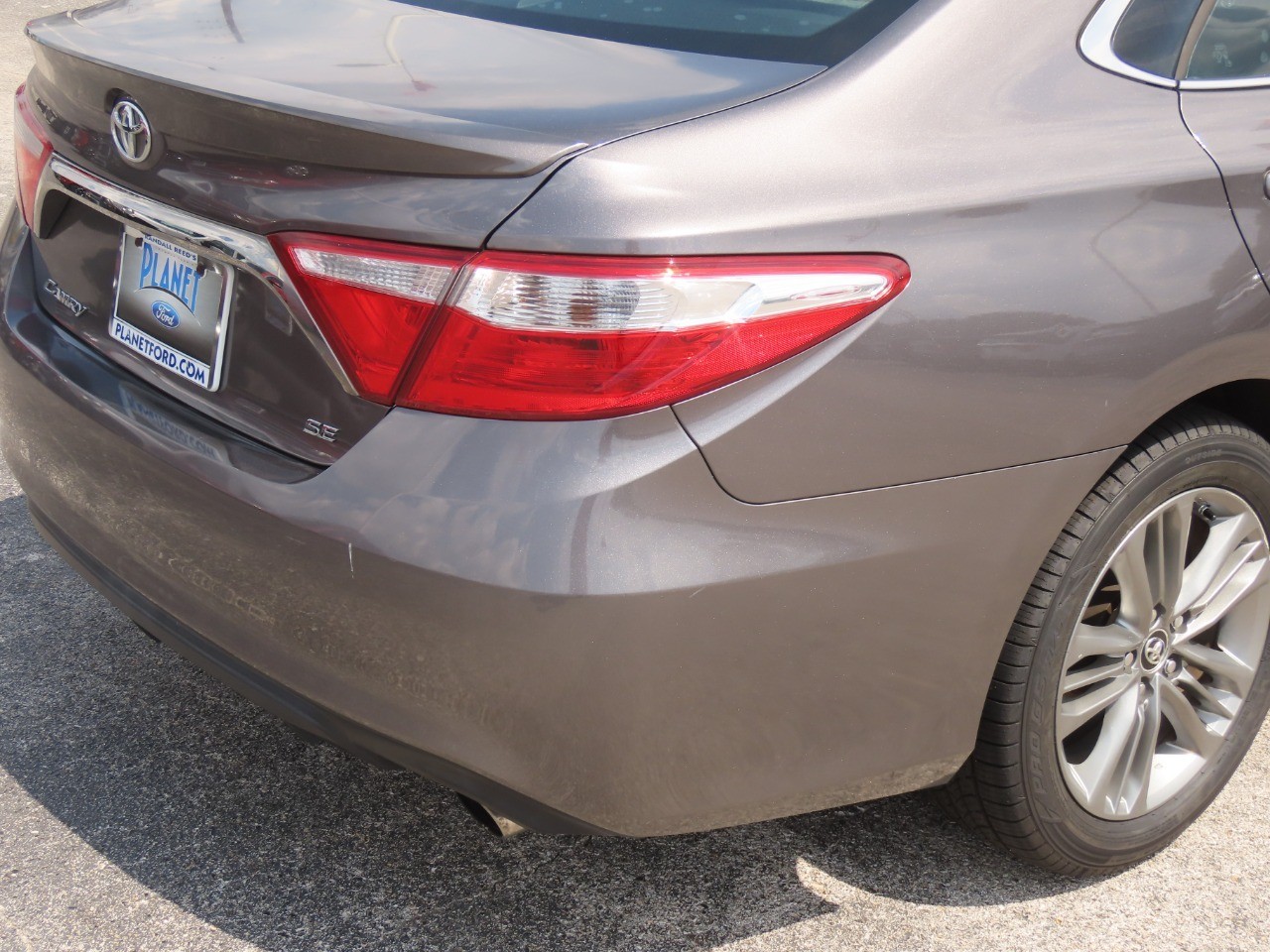 2016 Toyota Camry photo 12 of 30