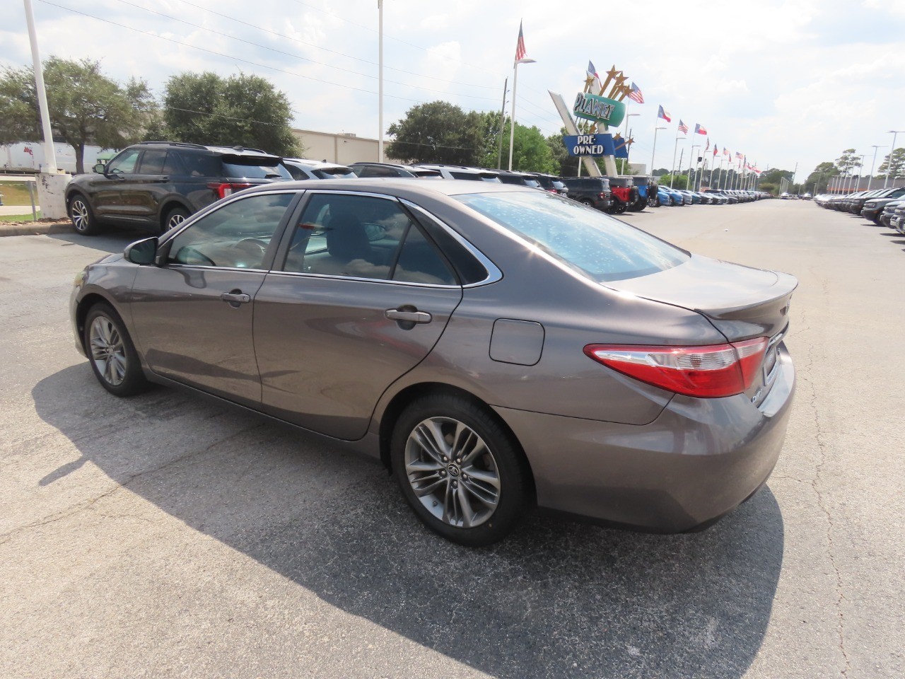 2016 Toyota Camry photo 15 of 30