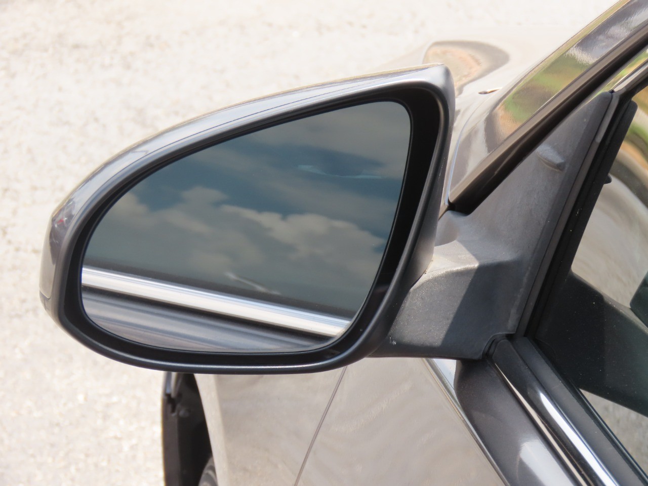 2016 Toyota Camry photo 17 of 30