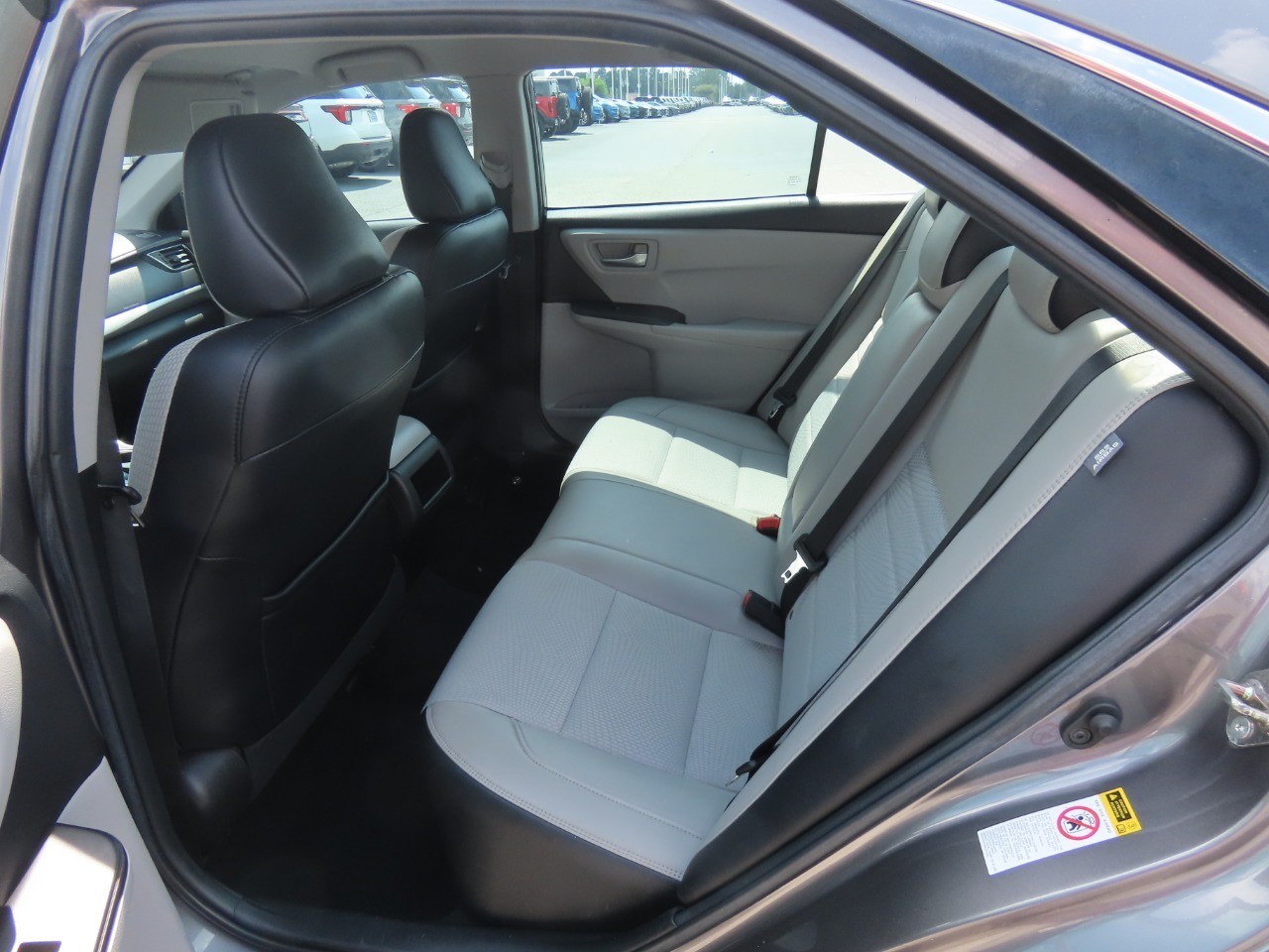 2016 Toyota Camry photo 19 of 30