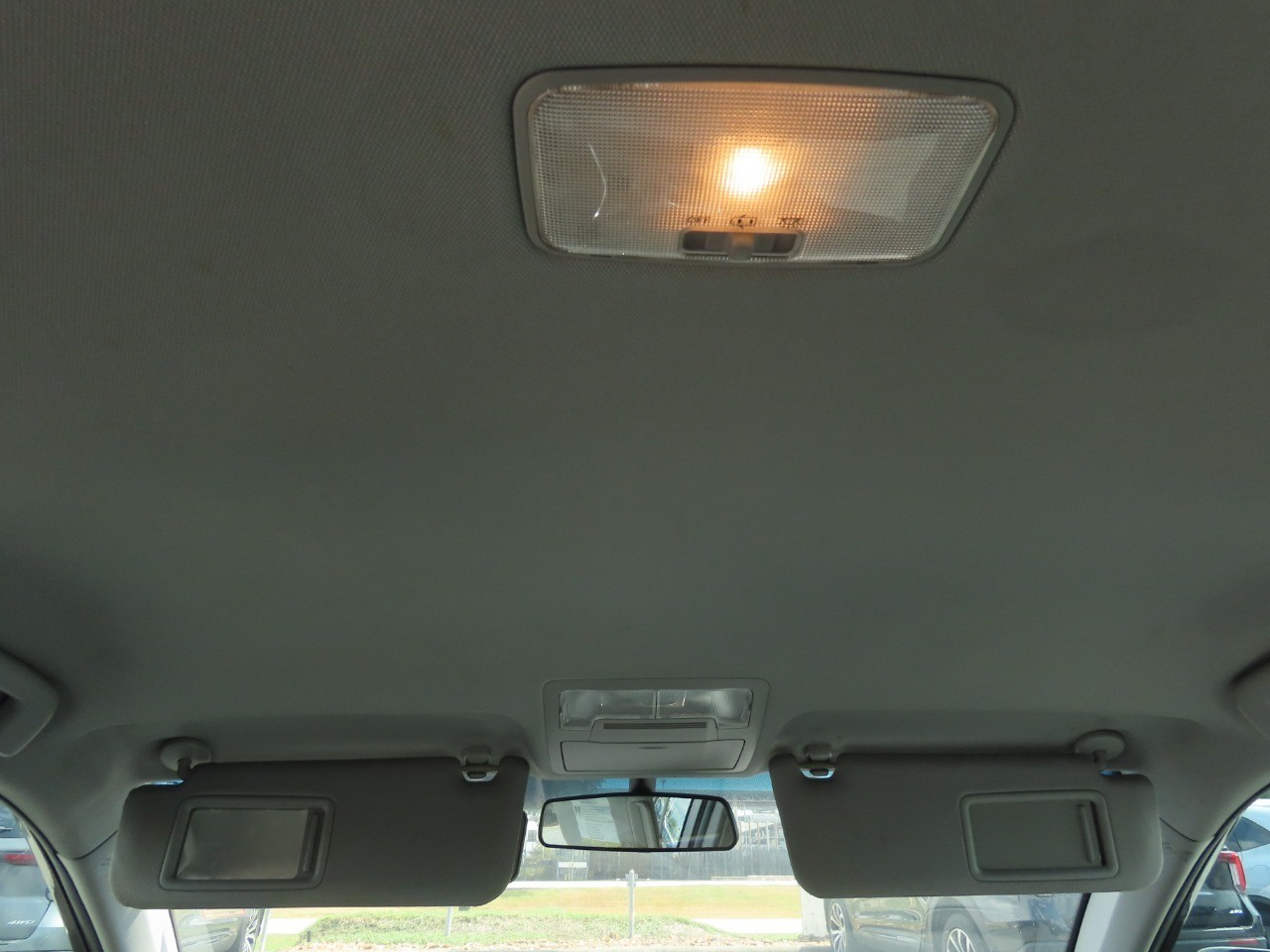 2016 Toyota Camry photo 21 of 30