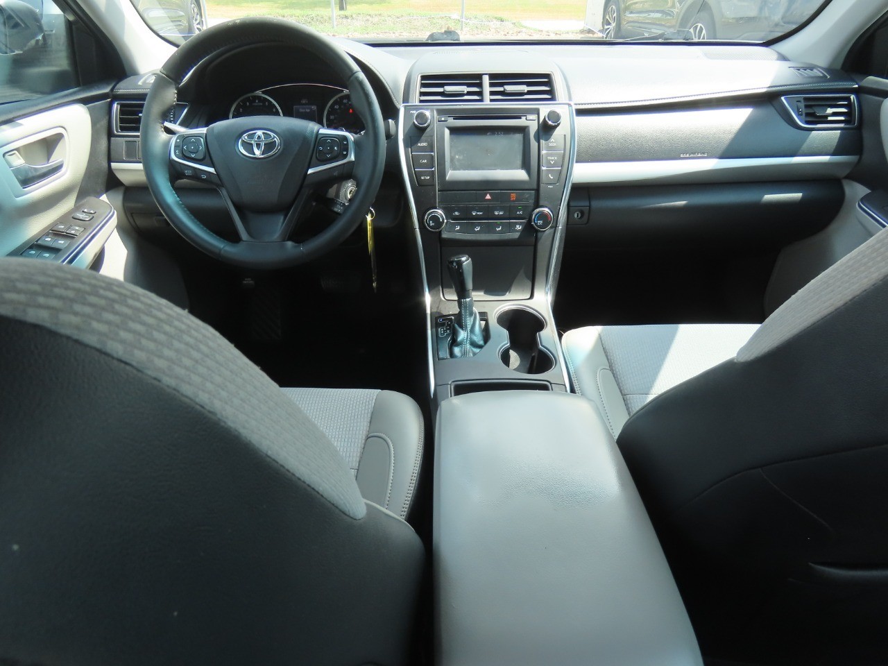 2016 Toyota Camry photo 22 of 30