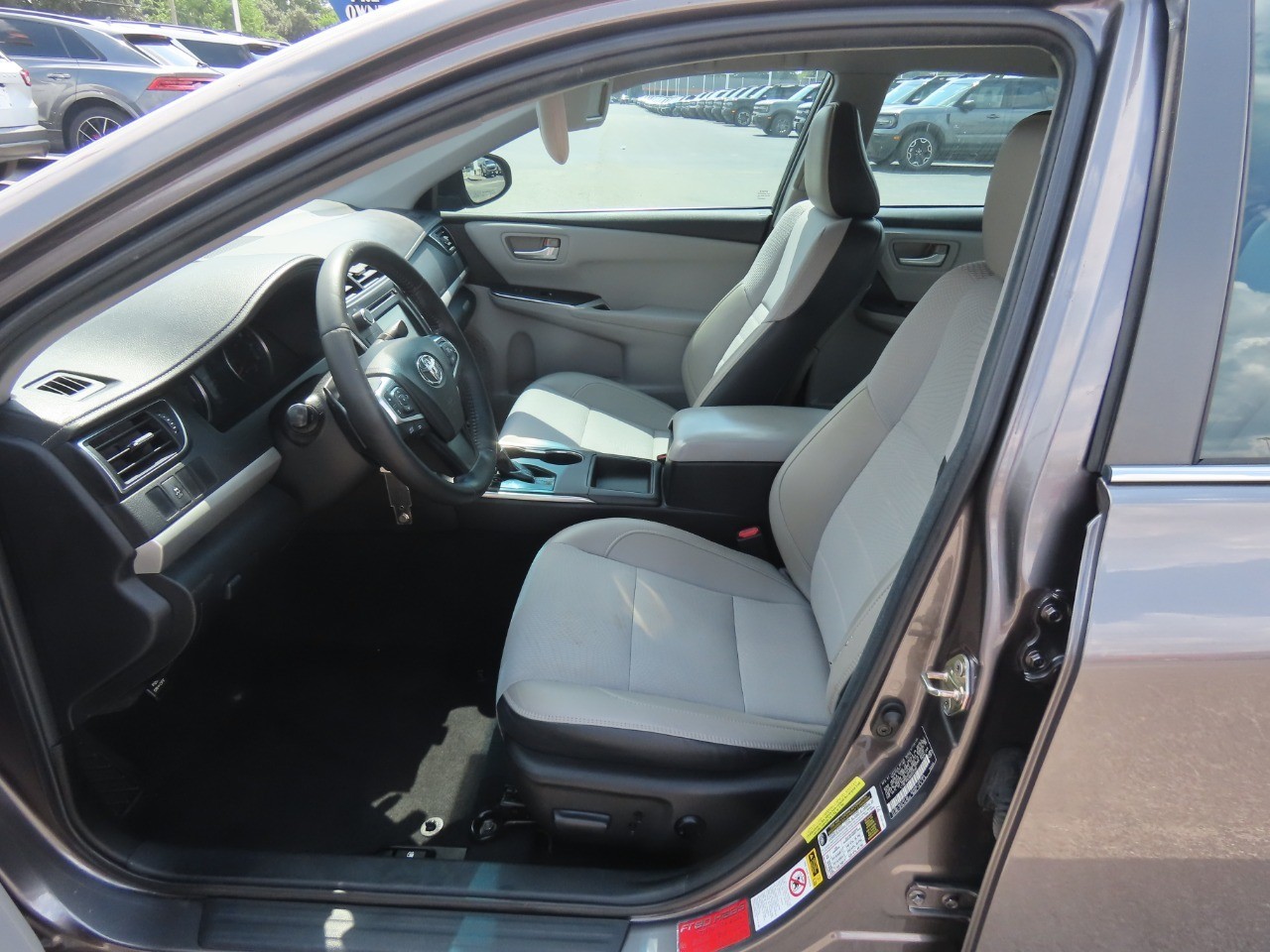 2016 Toyota Camry photo 24 of 30