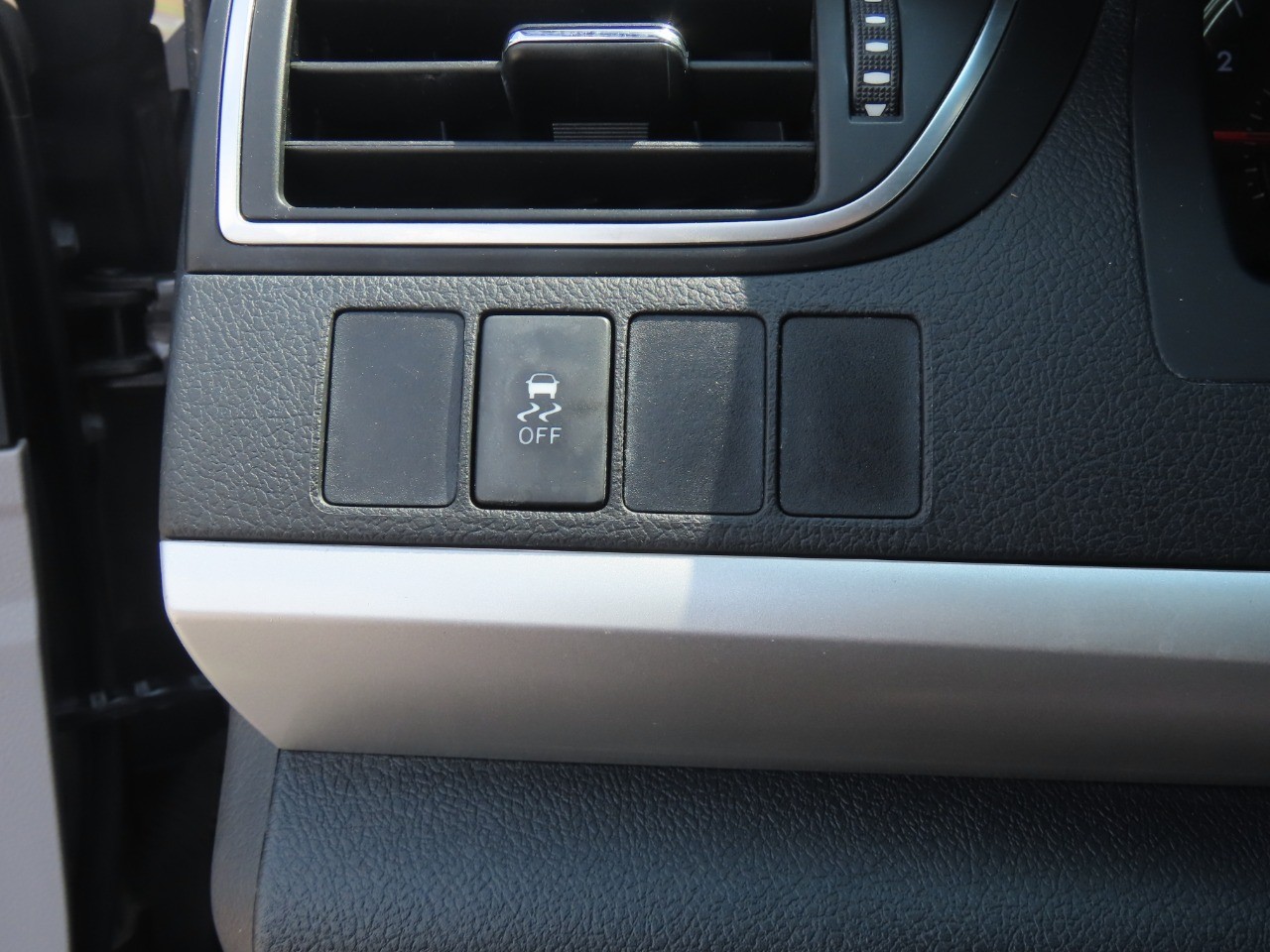 2016 Toyota Camry photo 25 of 30