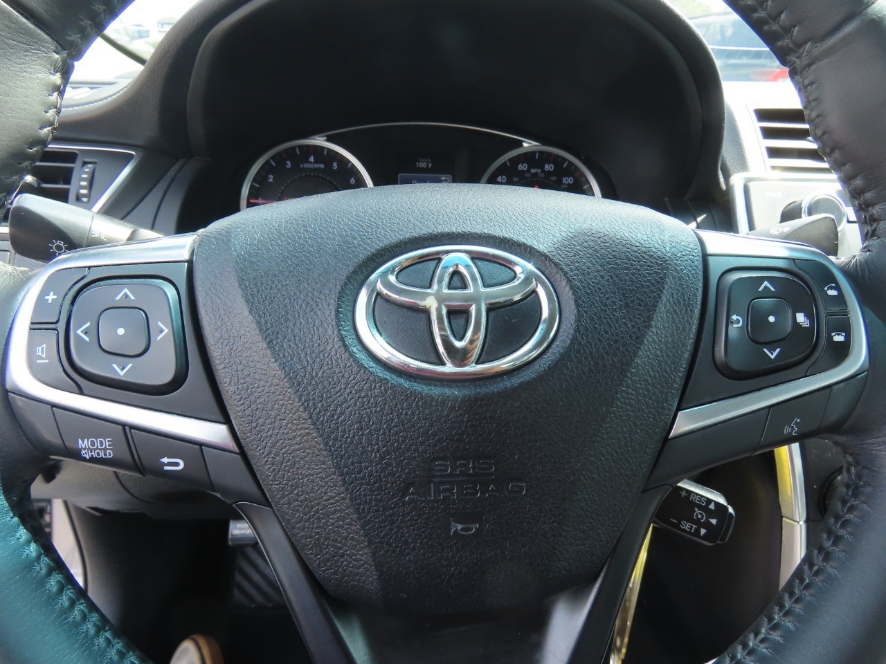 2016 Toyota Camry photo 26 of 30