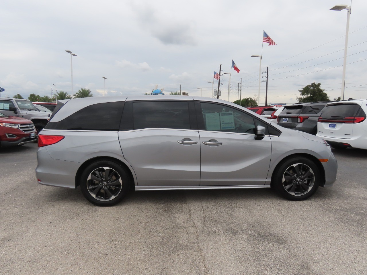 2023 Honda Odyssey photo 10 of 32