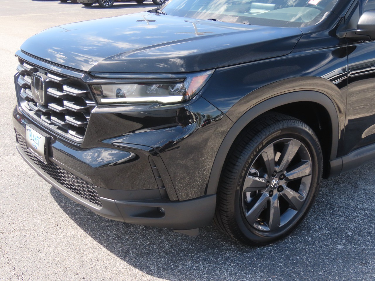 2023 Honda Pilot photo 3 of 33