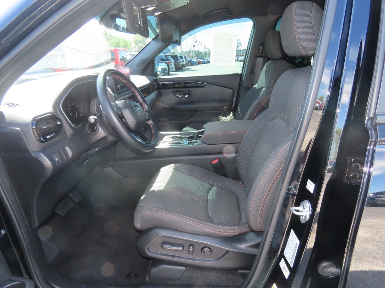 2023 Honda Pilot photo 26 of 33
