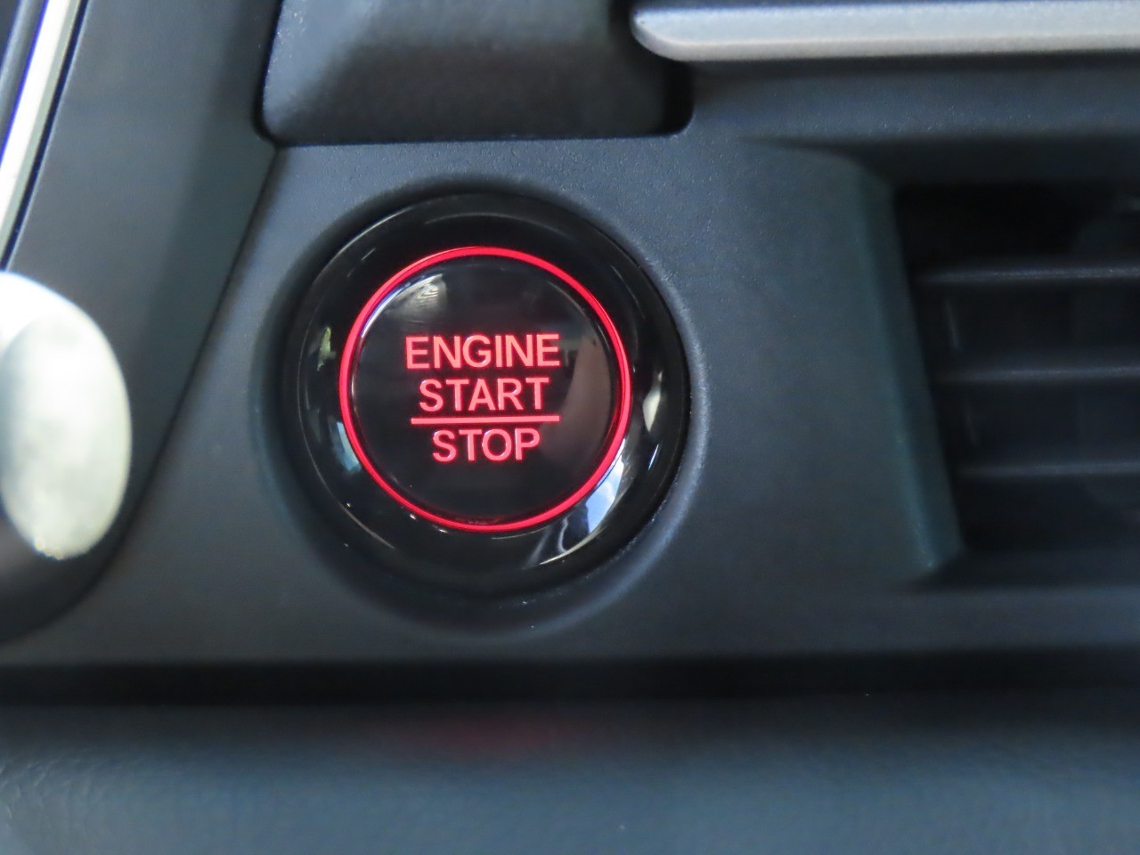 2023 Honda Pilot photo 30 of 33