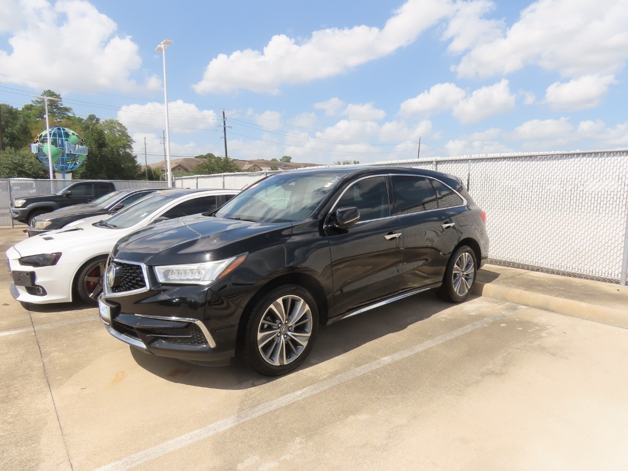 2017 Acura MDX photo 2 of 15